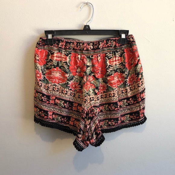 Comfy flower shorts - Picture 2 of 4